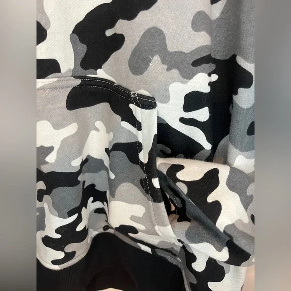 Michael kors men camo sweatshirt hoodie Large NWOT